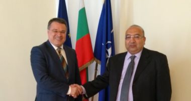 السفير عمرو رمضان يطلع مسئولا بلغاريا على مؤامرات تستهدف الإضرار بأمن مصر