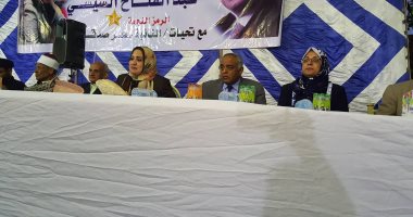 معلمو نجع حمادى ينظمون مسيرة سيارات ضخمة لدعم الرئيس السيسي فى الانتخابات