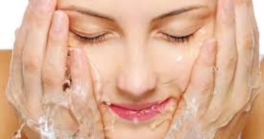 6 حاجات مهمة لتنظيف بشرتك لو مسامها واسعة