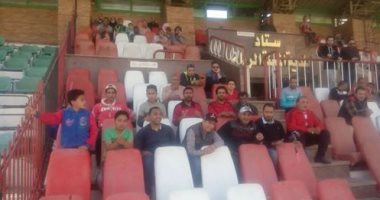 صور.. اللجنة الفنية للإسماعيلى تتابع ثلاثى المنصورة فى مباراة المحلة