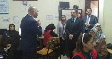 مدير الأكاديمية المهنية للمعلمين يتابع تدريبات الترقى لمعلمى القاهرة