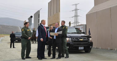 صحيفة: إدارة ترامب تخطط للجوء مجددا إلى التمويل العسكرى لبناء الجدار الحدودى