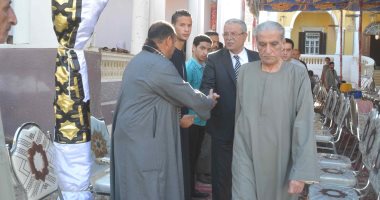 محافظ المنيا يقدم العزاء لأسرة الفريق صفى الدين أبوشناف.. فيديو وصور 