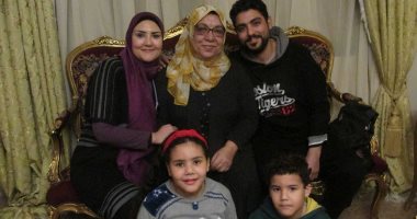 صور.. الأم المثالية ببورسعيد: رفضت الزواج بعد وفاة زوجى من أجل أولادى
