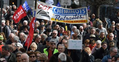 صور.. الآف المتقاعدين يتظاهرون فى فرنسا احتجاجًا على زيادة الضرائب عليهم
