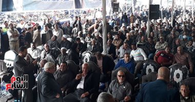 صور.. توافد الآلاف على مؤتمر دعم "السيسى" جنوب بورسعيد