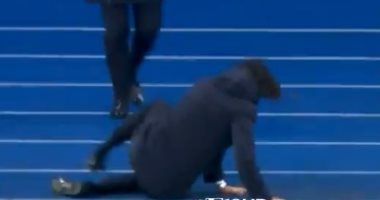 فيديو.. سقوط مضحك لمدرب لاتسيو خلال مواجهة دينامو كييف بالدورى الأوروبى 