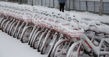 صور.. تساقط كثيف للثلوج على مدينة شينيانج بالصين