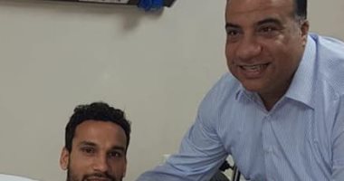 صور.. محمد مصيلحى يزور شوقى السعيد بعد جراحة الرباط الصليبى