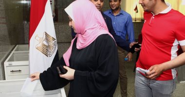 أجواء احتفالية بين المصريين فى الإمارات أثناء تصويتهم بالانتخابات الرئاسية