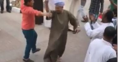 فيديو.. رقص بالطبل البلدى للمصريين فى الدوحة خلال التصويت بانتخابات الرئاسة
