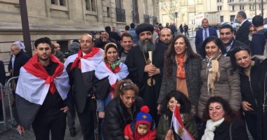صور.. الجاليات المصرية بفرنسا تواصل التوافد على السفارة للمشاركة بالانتخابات