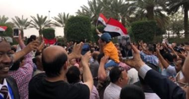 صور وفيديو.. توافد كبير للمصريين فى الرياض للتصويت بانتخابات الرئاسة 2018