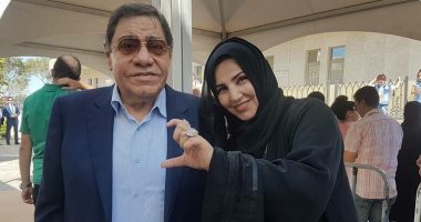 المستشار عبد المجيد محمود يدلى بصوته فى الانتخابات بأبو ظبى
