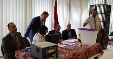 فيديو.. جموع الناخبين يحتشدون أمام سفارة مصر بالكويت على أنغام نشيد "قالوا ايه"