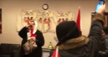 فيديو.. سيدات يطلقن الزغاريد بالسفارة المصرية بكندا لحظة الإدلاء بأصواتهن