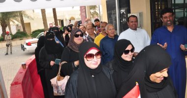 صور.. احتشاد الناخبين أمام قنصلية مصر بالرياض للتصويت بالانتخابات الرئاسة