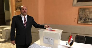 صور.. سفير مصر فى إيطاليا يدلى بصوته فى الانتخابات الرئاسية
