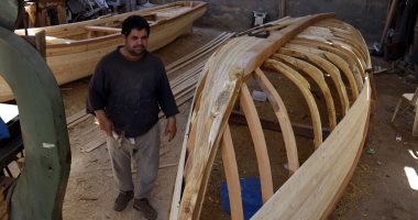 إزدهار صناعة الزوارق الخشب فى مدينة النجف العراقية (صور)
