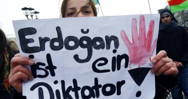 صور.. الأكراد فى ألمانيا يتظاهرون ضد الانتهاكات التركية بعفرين السورية