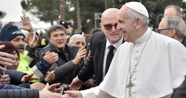 صور.. البابا فرانسيس يزور جنوب إيطاليا فى الذكرى الخمسين لوفاة سانت بيز
