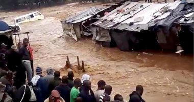 صور.. الفيضانات تجتاح كينيا وإجلاء المئات بسبب استمرار هطول الأمطار