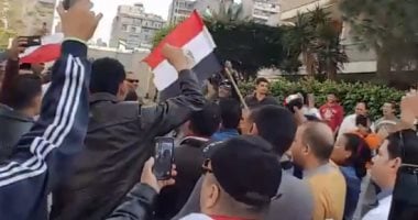 فيديو.. الناخبون المصريون بلبنان يهتفون: "الخنزيرة فين الشعب المصرى أهو"