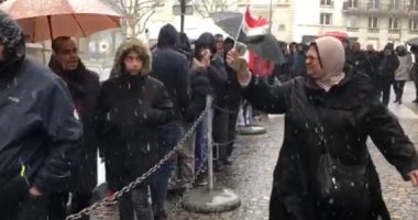 الجالية المصرية تتحدى الثلوج وتشارك بالانتخابات الرئاسية بألمانيا