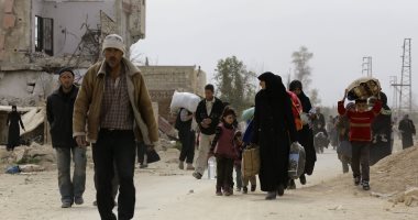 صور.. الجيش السورى يواصل تأمين خروج المدنيين من الغوطة الشرقية