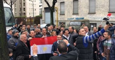 صور.. المصريون بميلانو يتحدون بردوة الطقس للتصويت فى انتخابات الرئاسة
