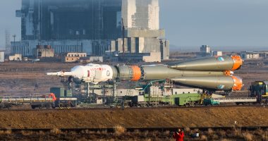صور.. مراحل نقل صاروخ الفضاء "سويوز MS-08" إلى منصة الإطلاق بكازاخستان