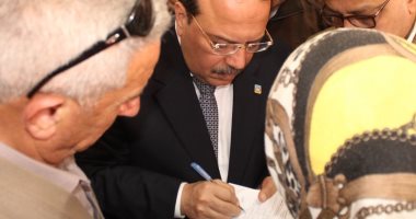 صور.. رئيس جامعة طنطا يفتتح القافلة الطبية بقرية كفر حجازى بالمحلة‎