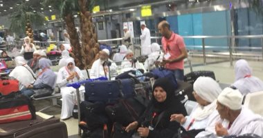 1600 معتمر يغادرون مطار القاهرة إلى الأراضى المقدسة على متن 17 رحلة