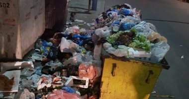 صور.. تراكم القمامة أمام مدرسة فى شارع بورسعيد بالإسكندرية ومطالب بتطهير المكان