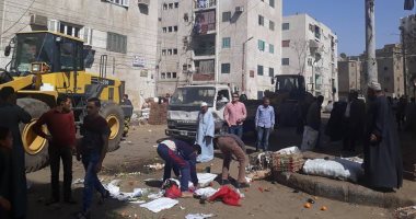أهالى عمارات مساكن مدينة ناصر يشكرون محافظ سوهاج لإزالة إشغالات الباعة الجائلين