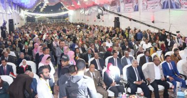 آلاف المواطنين بالسويس يعلنون تأييد الرئيس السيسى فى مؤتمر حاشد