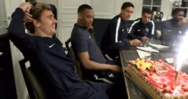 فيديو.. احتفال نجوم المنتخب الفرنسي بعيد ميلاد جريزمان