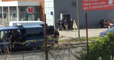 صور.. فرنسا: مقتل محتجز الرهائن فى هجوم "سوبر ماركت تريب"