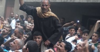 أهالى قرية درين بالدقهلية يطالبون بالإفراج عن عجوز ضبطت بمخدرات فى العمرة