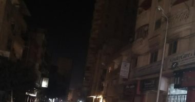 صور.. الظلام يخيم على شارع السلام فى السيوف بالإسكندرية والأهالى يستغيثون