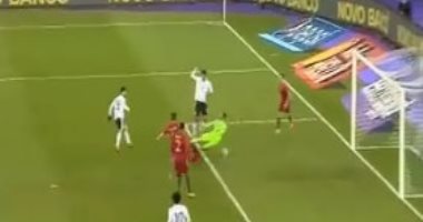 فيديو.. عبد الله السعيد يهدر هدفا لمصر أمام البرتغال