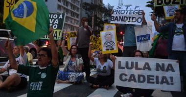 برازيليون يتظاهرون رفضا لمحاكمة الرئيس الأسبق لولا دا سيلفا