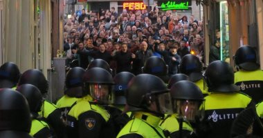 الشرطة الهولندية تعلن إضرابًا عن مظاهرة لكورونا بأمستردام