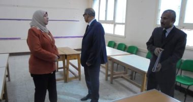 وكيل تعليم المنيا يتفقد اللجان الانتخابية بالمدارس