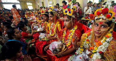 الهندوس يحتفلون بمهرجان Ramnavmi فى معبد بأحمد آباد (صور)
