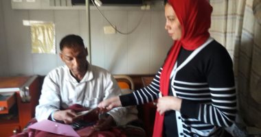 "التضامن" تصرف إعانات لاثنين من مصابى حادث تفجير الإسكندرية