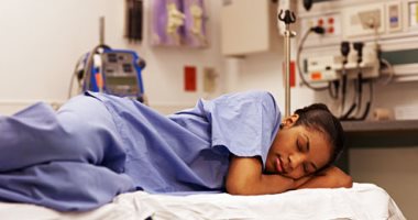 دراسة: الممرضات أكثر عرضة لخطر الأرق المزمن واضطرابات النوم 
