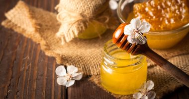 صحتك فى وصفة.. الماء الدافئ بالعسل الأبيض لتنظيف المعدة والوقاية من الأمراض