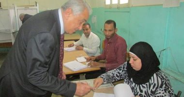 نقيب المحامين يصوت بالمقطم ويحث المواطنين على المشاركة بالانتخابات