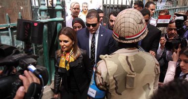 وزيرة الاستثمار: المشاركة فى الانتخابات رسالة تؤكد وحدة المصريين (صور)
